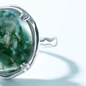 Retro S925 silver ring with round green moss agate and hammered texture detail