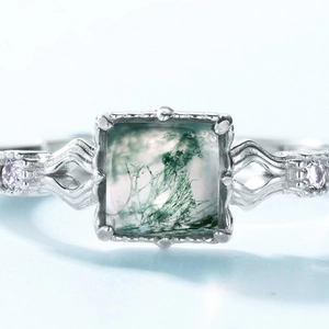 Anello retrò in argento S925 con agata muschiata quadrata e pietre viola su sfondo blu
