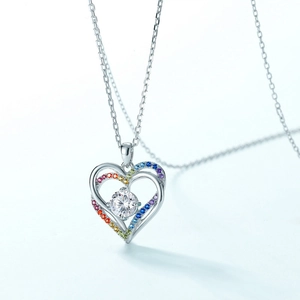 Collier en argent S925 avec pierres arc-en-ciel dégradées et cristal central scintillant