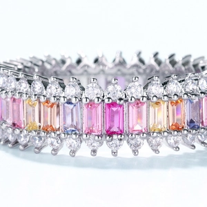 Bague éternité arc-en-ciel en argent 925 avec zircons colorés et cristaux blancs