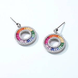 Ohrstecker aus S925 Silber mit bunten Zirkoniasteinen im Regenbogen-Design