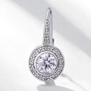 Eleganti orecchini pendenti in argento S925 con moissanite e castone a aureola