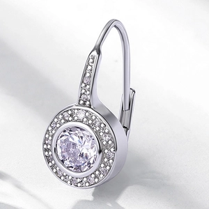 Orecchini a monachella in argento S925 con moissanite e doppio alone di diamanti tondi