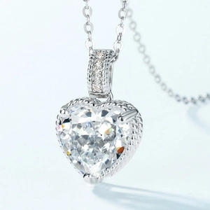 Collier en argent S925 avec grand pendentif en forme de cœur et bordure en corde ciselée
