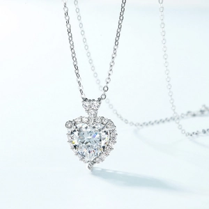 Classic S925 silver heart pendant necklace with high carbon diamond halo and fine chain