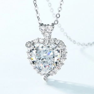 Sparkling S925 silver heart pendant necklace with high carbon diamonds and halo setting