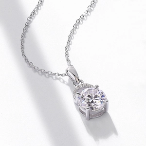 Klassiek 45-graden zicht op S925 zilveren moissanite hanger met vier-klauwen zetting