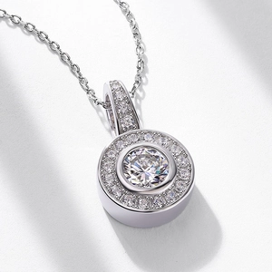 S925 sterling silver moissanite halo pendant necklace with brilliant cut round gemstone