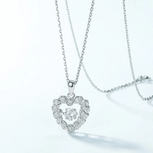 Fonkelende S925 sterling zilveren hartketting met dansende moissanite hanger