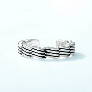Modern S925 silver wave patterned open ring with vintage oxidized finish and metallic glow