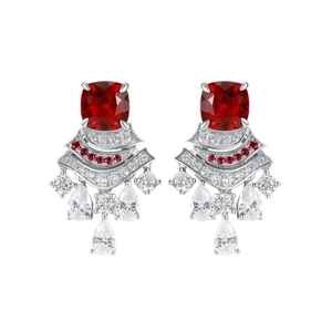 Elegante S925 Silber-Ohrringe in Rockform mit rubinroten Steinen und Zirkonia-Quasten