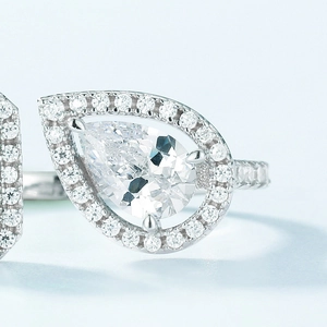 Pear cut emerald ring with S925 silver halo setting and pavé side stones for women