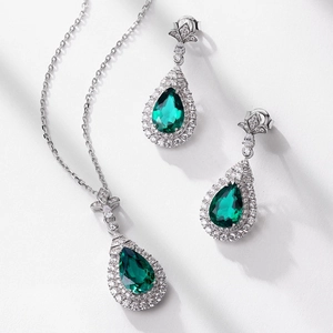 Set collana e orecchini smeraldo a goccia in argento S925 con cristalli a raggiera