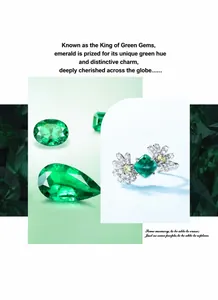 Détail d'une bague à pétales avec émeraude de taille coussin et marguerites blanches