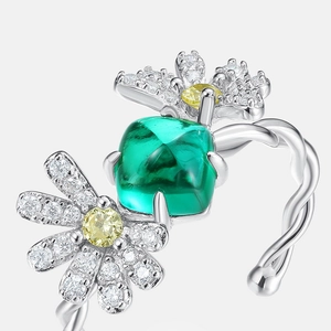 Bague vintage en argent S925 avec émeraude verte, détails marguerites et anneau torsadé