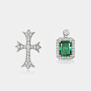 Orecchini a Bottone a Croce Asimmetrica in Zirconia Verde Smeraldo in Argento Sterling S925 Gioielli di Moda Vintage da Donna