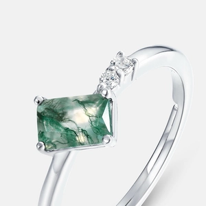 Anillo de plata S925 con ágata musgo verde rectangular y circonitas brillantes