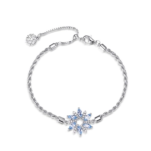 Winter snowflake bracelet in S925 silver with blue stones and adjustable twist chain