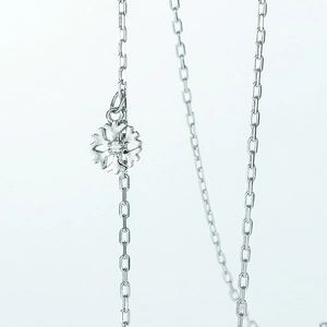 Collier flocon de neige en argent S925 avec zircons blancs brillants sur chaîne fine