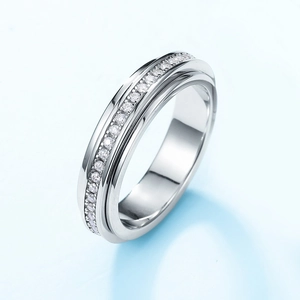S925 sterling silver spinning ring with full pavé moissanite in a layered design