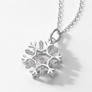 S925 sterling silver snowflake pendant necklace with shimmering cubic zirconia stones