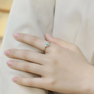 S925 silver open ring featuring a square green agate center stone with sparkling pavé crystals