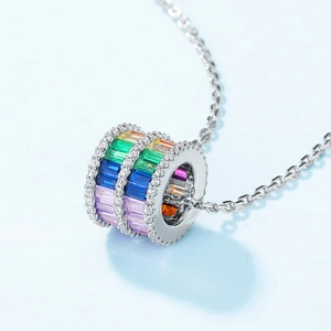 Eleganter S925 Sterlingsilber Regenbogen Zirkon Zylinder Anhänger Halskette für Damen