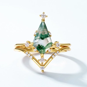 Bague en agate mousse taille cerf-volant avec anneau en V serti de diamants