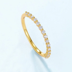 Elegante anello in argento S925 placcato oro 10k con moissanite a mezzo cerchio