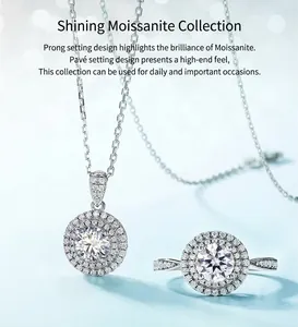 Detalle del juego de joyas de moissanita con collares y anillos de doble halo en plata