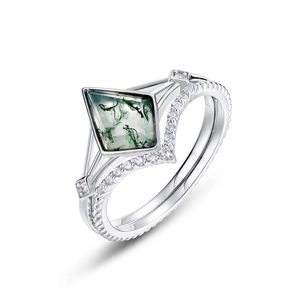 S925 silver kite-cut green moss agate ring set with V-shaped diamond band
