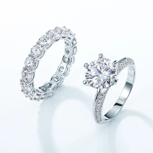Sprankelende S925 zilveren moissanite ringenset met solitaire en zijsteentjes