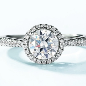 Classic S925 silver moissanite halo engagement ring with brilliant round center stone