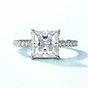 Classic princess cut moissanite engagement ring in S925 sterling silver claw setting