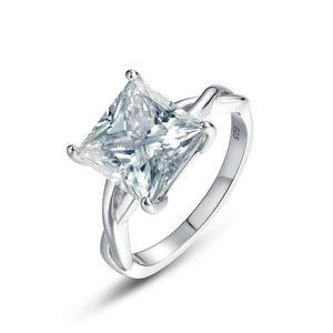 Anello in argento sterling S925 con moissanite taglio princess e fascia intrecciata