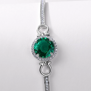 Lujosa pulsera de plata S925 con esmeralda cultivada y un elegante halo de diamantes
