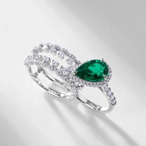 Conjunto de anillos de plata S925 con esmeralda pera y pavé de diamantes finos