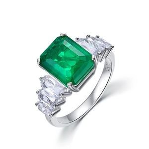 Retro emerald-cut green gemstone ring in S925 sterling silver with side accents