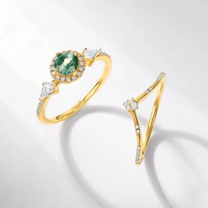 S925 silver gold plated moss agate ring set with V-shaped diamond band on white background