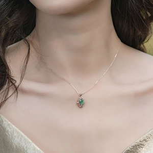 Elegant S925 silver natural moss agate pendant necklace worn on neck for women