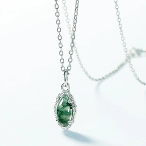 Elegant S925 silver necklace with oval green moss agate pendant in a rope edge setting