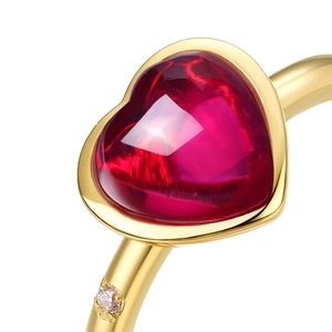 S925 silver 10K gold plated ring with heart-cut red gemstone and side accent diamond