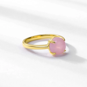 Eleganter vergoldeter S925 Silberring mit einem runden rosa Zirkon-Cabochon als Mittelstück