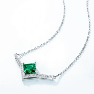 Vintage princess-cut emerald necklace with S925 silver V-shaped pendant and pavé zircons