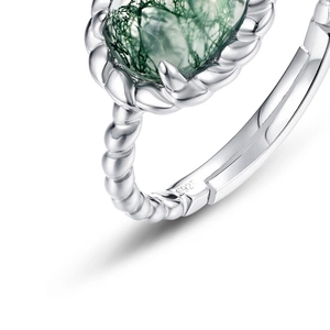 S925 Sterlingsilber Ring mit gedrehtem Design und natürlichem grünem Moosachat Stein