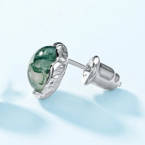 Puce d'oreille en argent S925 faite main avec agate mousse verte naturelle martelée