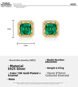 Dettaglio dell'orecchino a perno smeraldo 8x8mm in argento S925 placcato oro 10K