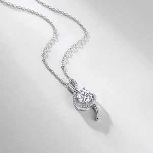 Elegant musical note pendant necklace in S925 silver with sparkling red gemstone