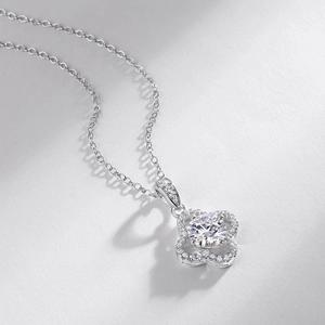 S925 sterling silver four-leaf clover pendant necklace with brilliant cut gemstones