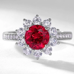 S925 Silberring in Sonnenblumenform mit großem roten Rubin und funkelndem Zirkonia-Halo